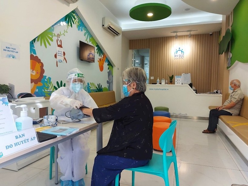 Điểm tiêm vắc xin tại Bệnh viện Mỹ Đức, P9, quận Phú Nhuận. Ảnh: Phạm Quang Úc.