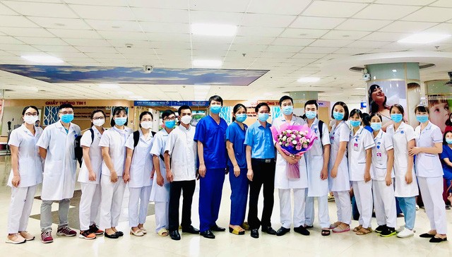 20 cán bộ nhân viên y tế của BV Sản Nhi tỉnh Phú Thọ cùng đoàn công tác của Phú Thọ chi viện Hà Nội. Ảnh: SKĐS.