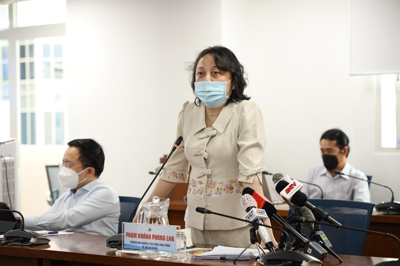 Trưởng Ban quản lý An toàn thực phẩm TP Hồ Chí Minh Phạm Khánh Phong Lan phát biểu tại họp báo. Ảnh: Huyền Mai.