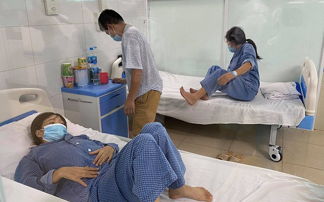 Bệnh nhân yên tâm điều trị tại Bệnh viện Thanh Nhàn. Ảnh: Nhân dân.