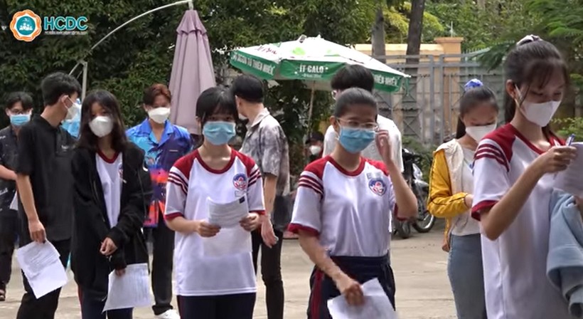 Video: Buổi tiêm vắc xin Covid-19 đầu tiên tại TP Hồ Chí Minh diễn ra an toàn