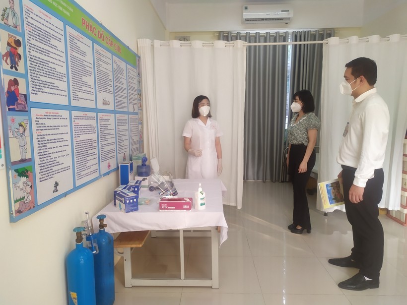 Trạm y tế lưu động tại phường Kim Giang, Thanh Xuân được trang bị đầy đủ trang thiết bị phục vụ công tác phòng, chống dịch Covid-19. Ảnh: SYT.