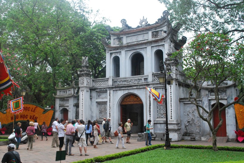 Văn Miếu - Quốc Tử Giám - một trong những địa chỉ thu hút khách du lịch của Hà Nội. Ảnh: Internet.