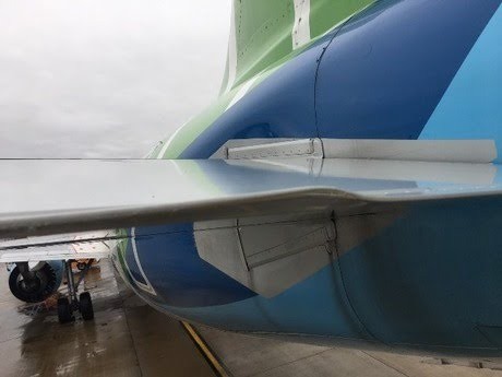 Cánh lái bên trái máy bay Airbus A321 bị cong vênh. Ảnh: Cục Hàng không Việt Nam.