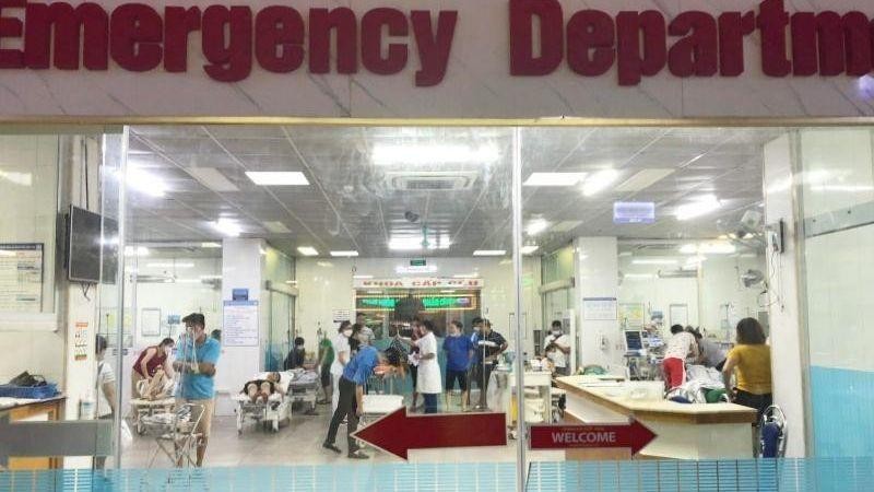 Các nạn nhân được cấp cứu tại Bệnh viện đa khoa tỉnh Phú Thọ. Ảnh: Ngọc Long.
