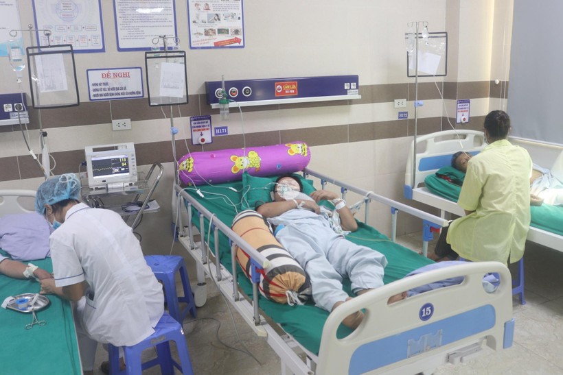 Sau điều trị, bệnh nhân ngộ độc nặng vì uống thuốc quá liều có sự cải thiện. Ảnh: Trung Tâm Y tế Huyện Tân Sơn.