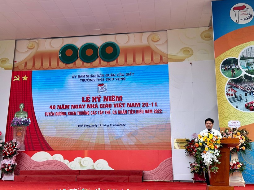 Trường THCS Dịch Vọng, Cầu Giấy tổ chức Lễ kỷ niệm 40 năm Ngày Nhà giáo Việt Nam