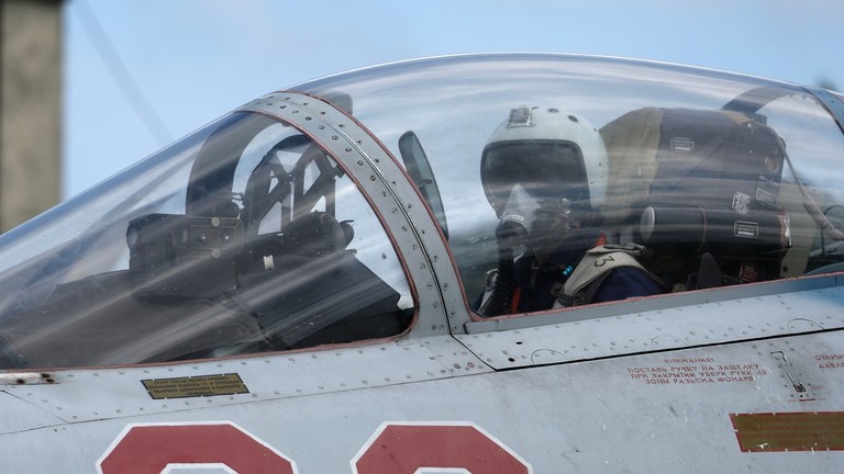 Một phi công quân sự Ukraine đào tẩu sang Nga