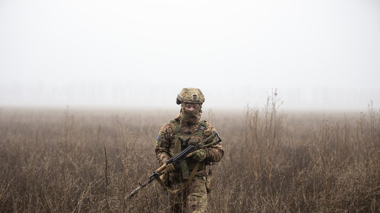 Một binh sĩ Ukraine trên chiến trường