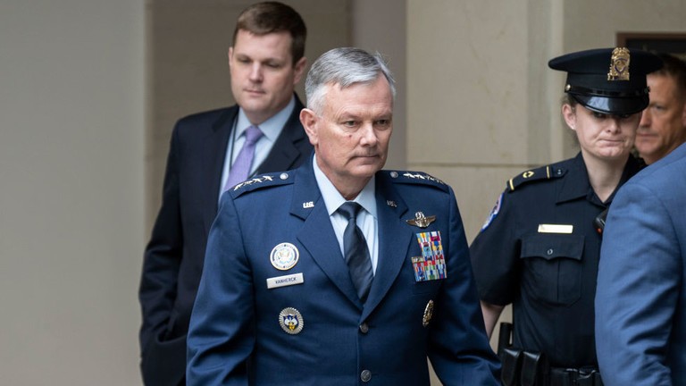 Chỉ huy Bộ Tư lệnh phòng thủ không gian Bắc Mỹ và Bộ Tư lệnh Bắc Mỹ, tướng Glen VanHerck