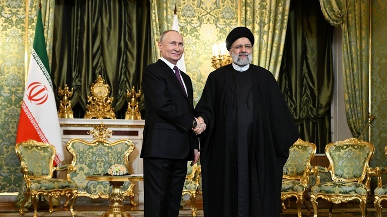 Tổng thống Nga Vladimir Putin tiếp đón Tổng thống Iran Ebrahim Raisi, ngày 7/12/2023