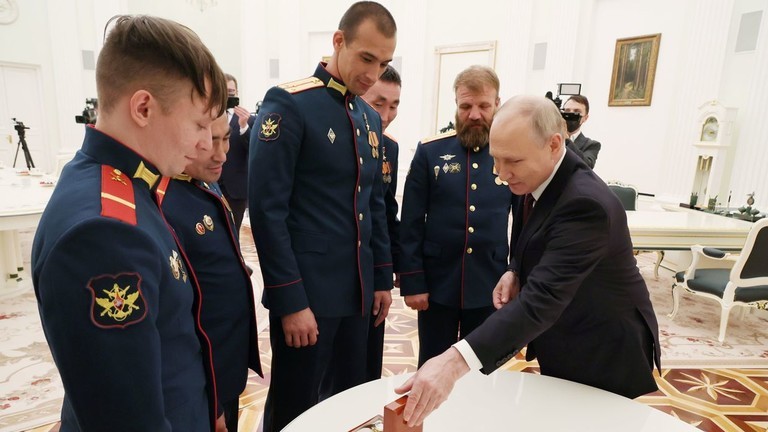 Tổng thống Nga Vladimir Putin tại một buổi lễ trao tặng Danh hiệu Anh hùng cho các binh sĩ và sĩ quan tại Moscow.