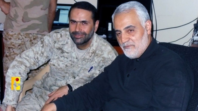 Chỉ huy Hezbollah Wissam al-Tawil (trái) chụp cùng tướng hàng đầu Iran Qassem Soleimani - người bị ám sát trong một cuộc tấn công bằng UAV của Mỹ vào năm 2020.