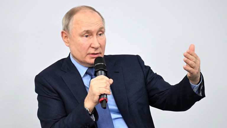 Tổng thống Nga Vladimir Putin tại buổi nói chuyện với các nhà lãnh đạo cộng đồng địa phương trên khắp nước Nga hôm 16/1/2024