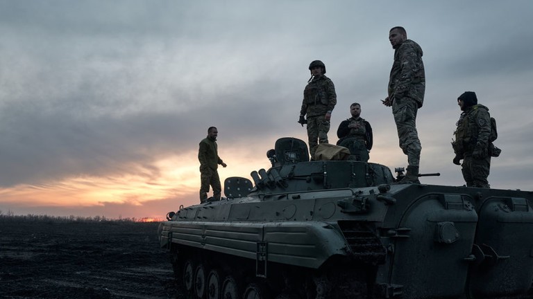 Binh sĩ Ukraine ở ngoại ô Avdeevka tuần trước khi lực lượng Nga tiến vào thành phố