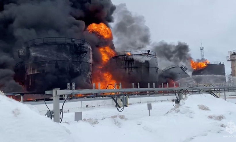 Quân đội Ukraine tấn công một cơ sở lọc dầu của Nga