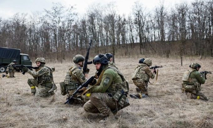Tân binh Ukraine trong một buổi tập luyện tại một căn cứ ở miền trung đất nước
