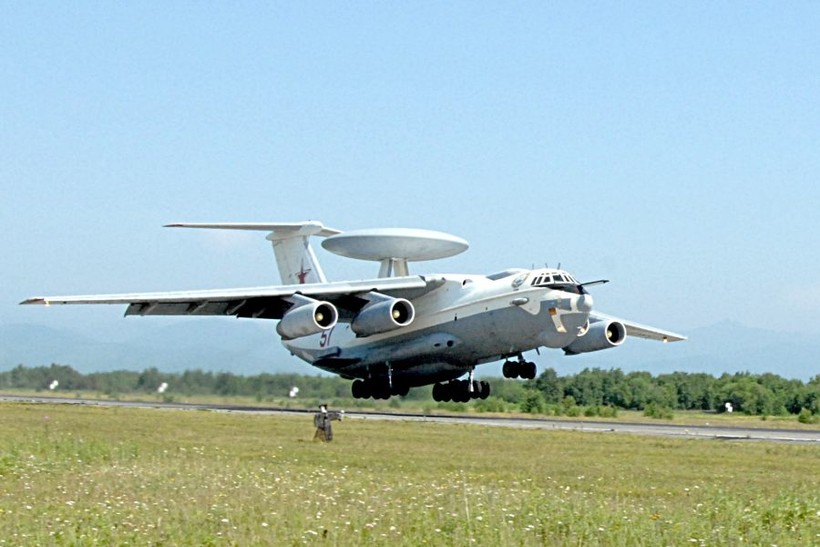 Máy bay chỉ huy và cảnh báo trên không A-50 của Không quân Nga