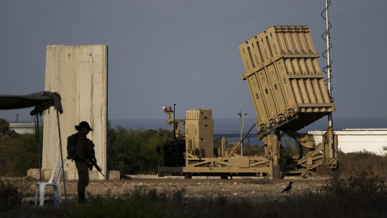 Israel tuyên bố tự vệ thành công trước cuộc tấn công mạnh mẽ của Iran