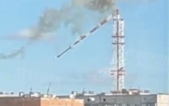 Tháp truyền hình khổng lồ ở Ukraine bị phá hủy trong một cuộc không kích của Nga, ngày 22/4/2024