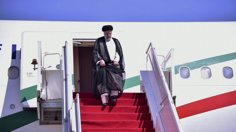 Tổng thống Iran Ebrahim Raisi đến Islamabad, Pakistan, ngày 22/4/2024