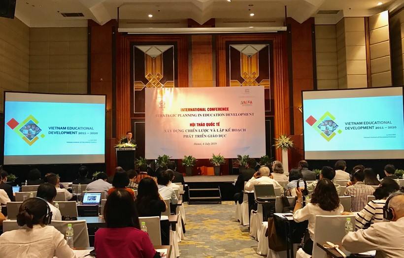 Hội thảo quốc tế chia sẻ xu hướng phát triển GD trên thế giới, xây dựng chiến lược phát triển GD đang diễn ra tại Hà Nội. Ảnh: An Nhiên.