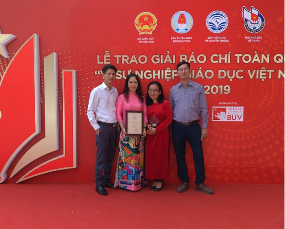 Nhóm tác giả báo Nhân Dân đã đoạt giải Nhất, loại hình báo in, Giải báo chí quốc gia “Vì sự nghiệp giáo dục Việt Nam” năm 2019.