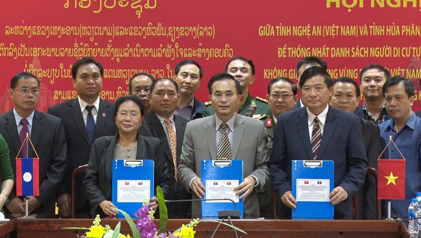Tỉnh Nghệ An và 2 tỉnh Hủa Phăn, Xiêng Khoảng (CHDCND Lào) ký kết biên bản ghi nhớ thống nhất danh sách người di cư tự do, kết hôn không giá thú 