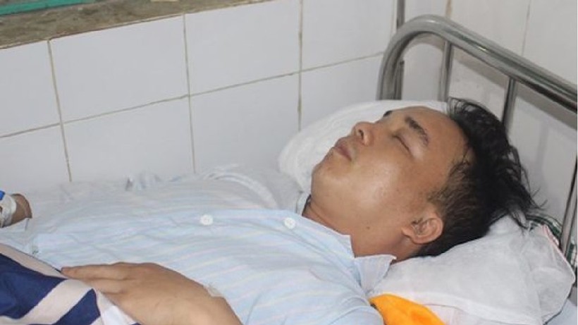 Nghi phạm Trương Mạnh Tuấn đang được điều trị tại BV Đa khoa huyện Nghi Lộc dưới sự bảo vệ nghiêm ngặt của công an