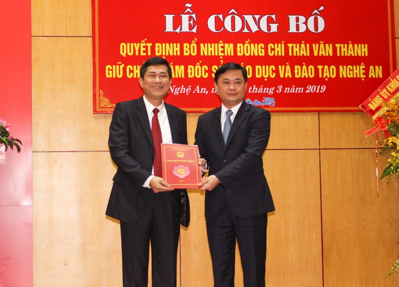Chủ tịch UBND tỉnh Nghệ An trao quyết định bổ nhiệm GS.TS.NGƯT Thái Văn Thành làm Giám đốc Sở GD&ĐT Nghệ An