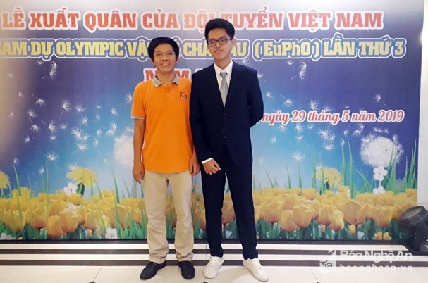 Em Nguyễn Văn Bình (HS lớp 12A3 Trường THPT chuyên Phan Bội Châu) đạt HCĐ Olympic Vật lý Châu Âu năm 2019 được miễn thi THPT quốc gia và tuyển thẳng vào ĐH