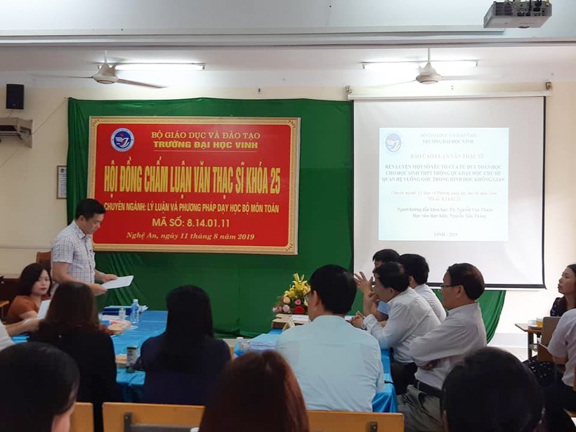 Buổi bảo vệ luận văn thạc sĩ từ xa đặc biệt dành cho học viên Nguyễn Tiến Thắng