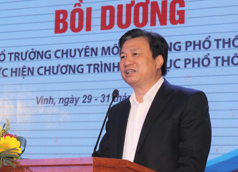 Thứ trưởng Bộ GD&ĐT Nguyễn Hữu Độ phát biểu khai mạc khóa Bồi dưỡng tổ trưởng chuyên môn trường phổ thông