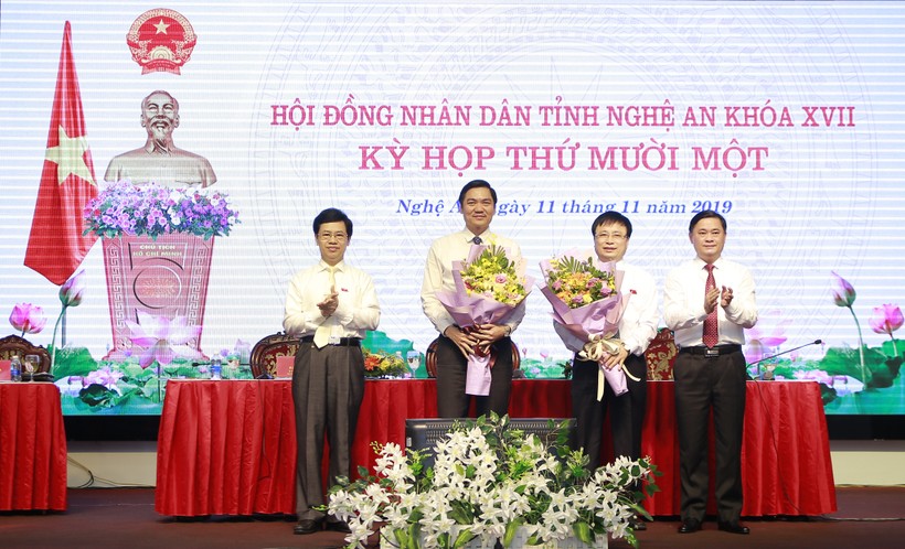 Ông Hoàng Nghĩa Hiếu và ông Bùi Đình Long là 2 tân Phó Chủ tịch UBND tỉnh Nghệ An.
