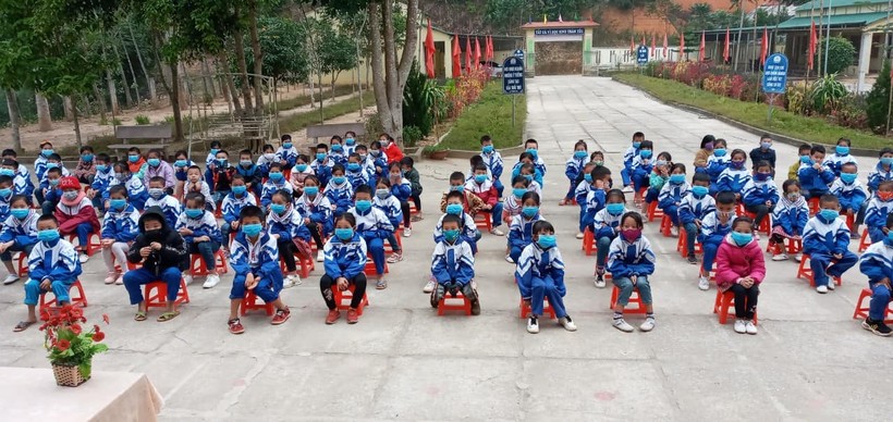Nghệ An: Ngành giáo dục hỗ trợ trường vùng cao khẩu trang, nước rửa tay phòng dịch bệnh