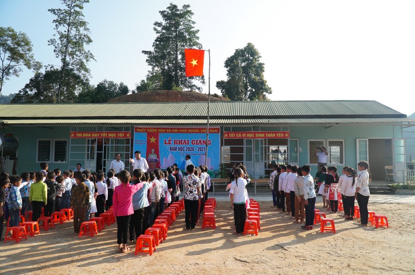 Lễ khai giảng đầu tiên tại điểm trường Huồi Mới, Trường Tiểu học Tri Lễ 4, huyện Quế Phong, Nghệ An