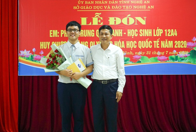 Em Phạm Trung Quốc Anh là học sinh duy nhất đạt HVC Olympic Hóa học quốc tế năm 2020 của tỉnh Nghệ An
