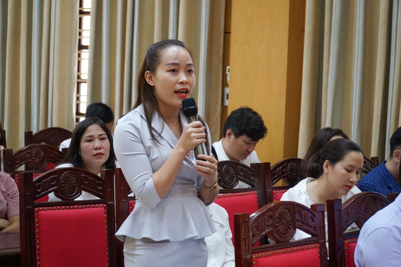 Đại biểu đóng góp ý kiến tại  Hội nghị tổng kết công tác đào tạo ngoại ngữ năm học 2019 – 2020 tỉnh Nghệ An