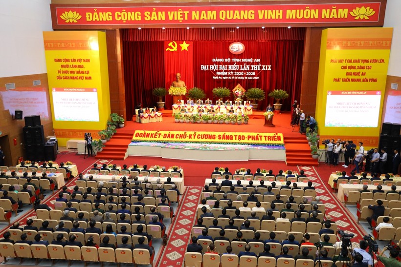 Toàn cảnh Đại hội Đại hội Đại biểu Đảng bộ tỉnh Nghệ An lần thứ XIX, nhiệm kỳ 2020 – 2025.