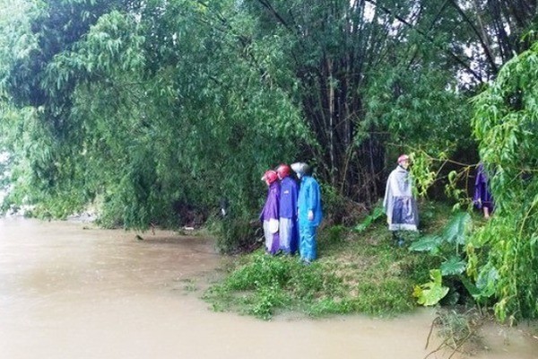 Nạn nhân bị lật thuyền, mất tích trên sông Giăng (huyện Thanh Chương, Nghệ An)