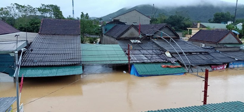Nước ngập sâu tại xã Thanh Mỹ, huyện Thanh Chương, Nghệ An. Ảnh: Hải Yến