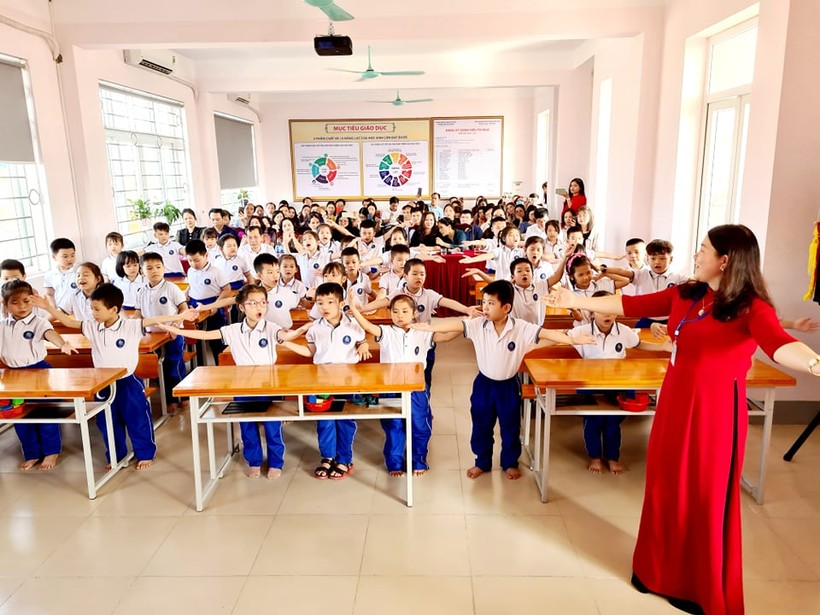 Hoạt động trên lớp của cô trò lớp 1, Trường Tiểu học Lê Mao (TP Vinh, Nghệ An).