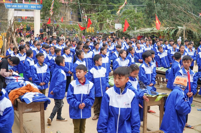Học sinh Trường PTCS DTBT Tây Sơn (huyện Kỳ Sơn, Nghệ An) được nghỉ học từ ngày 4/2