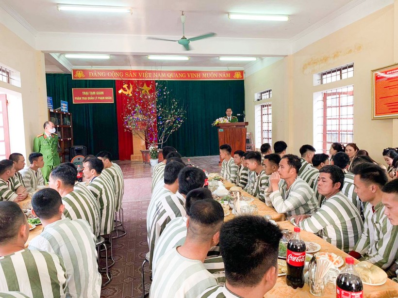 Trại tam giam Công an tỉnh Nghệ An tổ chức tất niên cho 130 phạm nhân đang thi hành án
