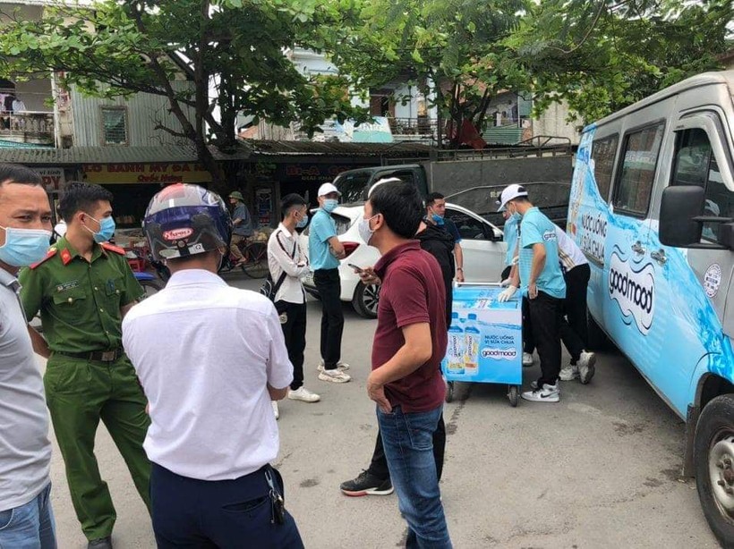 Cơ quan công an mời nhóm phát nước miễn phí trên địa bàn TP Vinh, Nghệ An về làm việc
