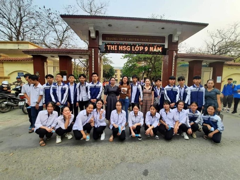 Đội tuyển thi học sinh giỏi tỉnh lớp 9 Trường THCS Trà Lân (huyện Con Cuông).