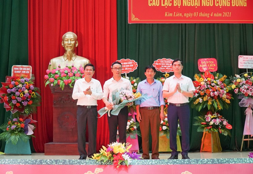 Khai giảng mô hình "Câu lạc bộ tiếng Anh công đồng" tại xã Kim Liên, huyện Nam Đàn, Nghệ An. 