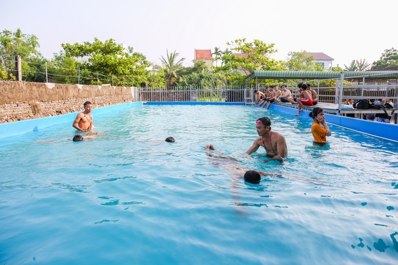 Nhiều địa phương, trường học tại Nghệ An lắp bể bơi mini dạy bơi cho học sinh