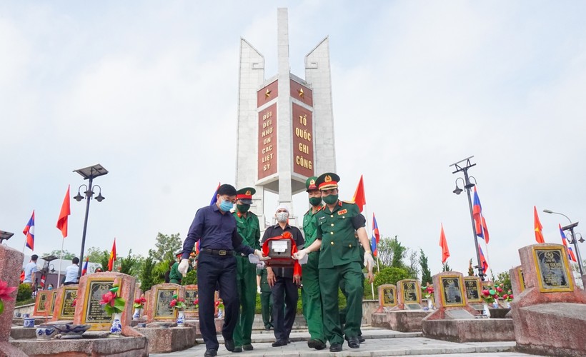 Lễ an táng 95 hài cốt liệt sĩ, quân tình nguyện, chuyên gia Việt Nam hi sinh tại nước bạn Lào