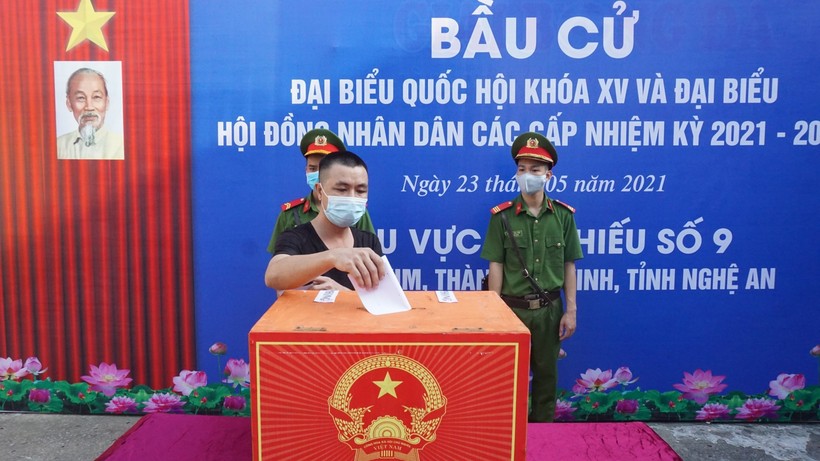 Bị can bỏ phiếu tại điểm bầu cử Trại tạm giam Công an tỉnh Nghệ An